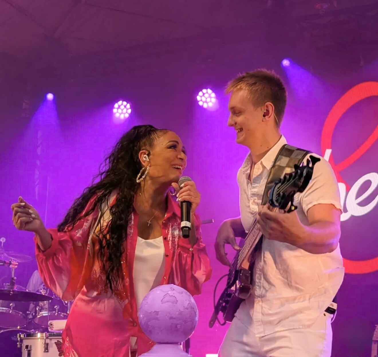 Gabriel Severn performing live